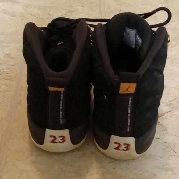 Nike Air Jordan's Black and Gold Size 7Y - Picture 2 of 6